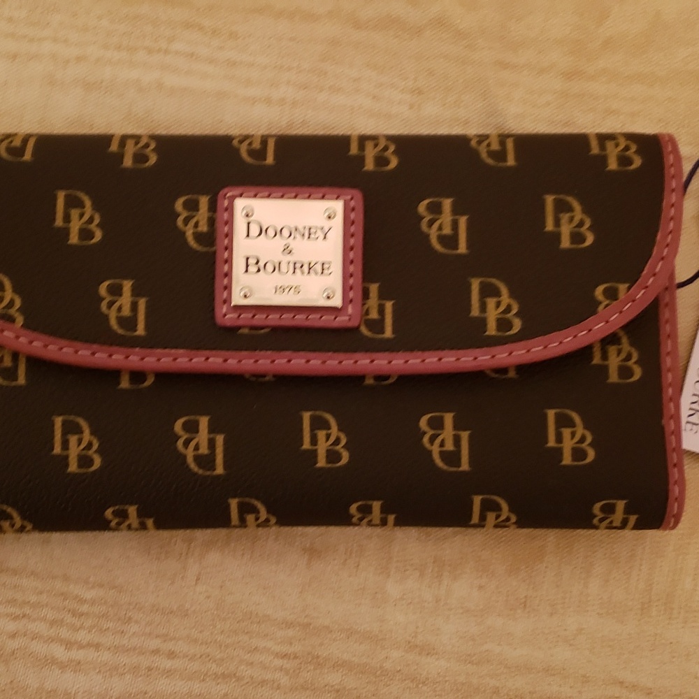 Dooney & Bourke wallet